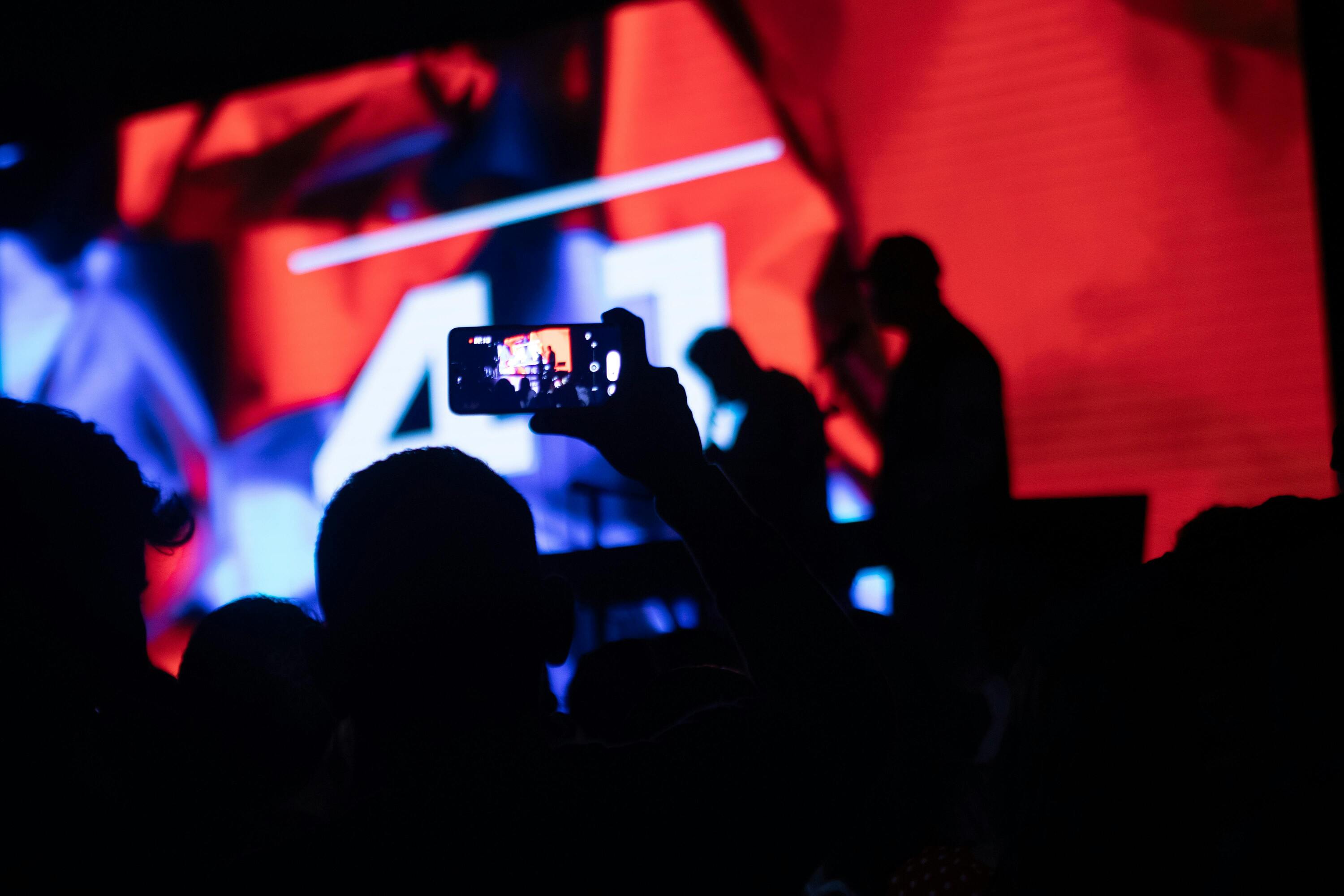 Eventos corporativos vs. pauta digital: